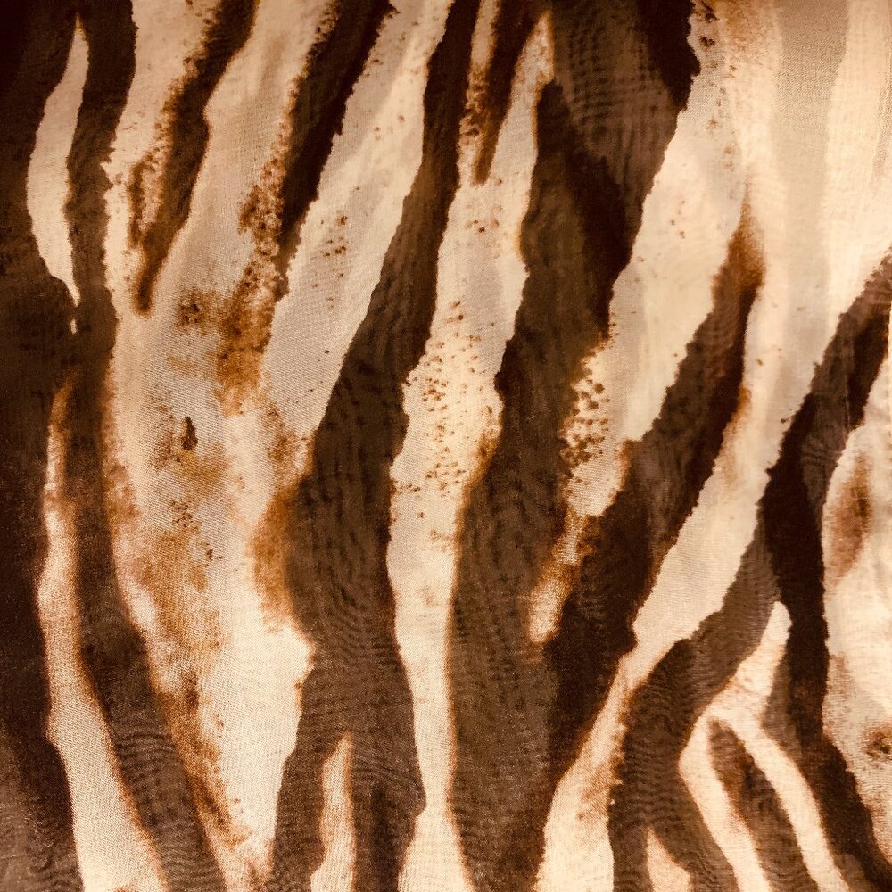 Animal print scarf, dress up your summer shirts